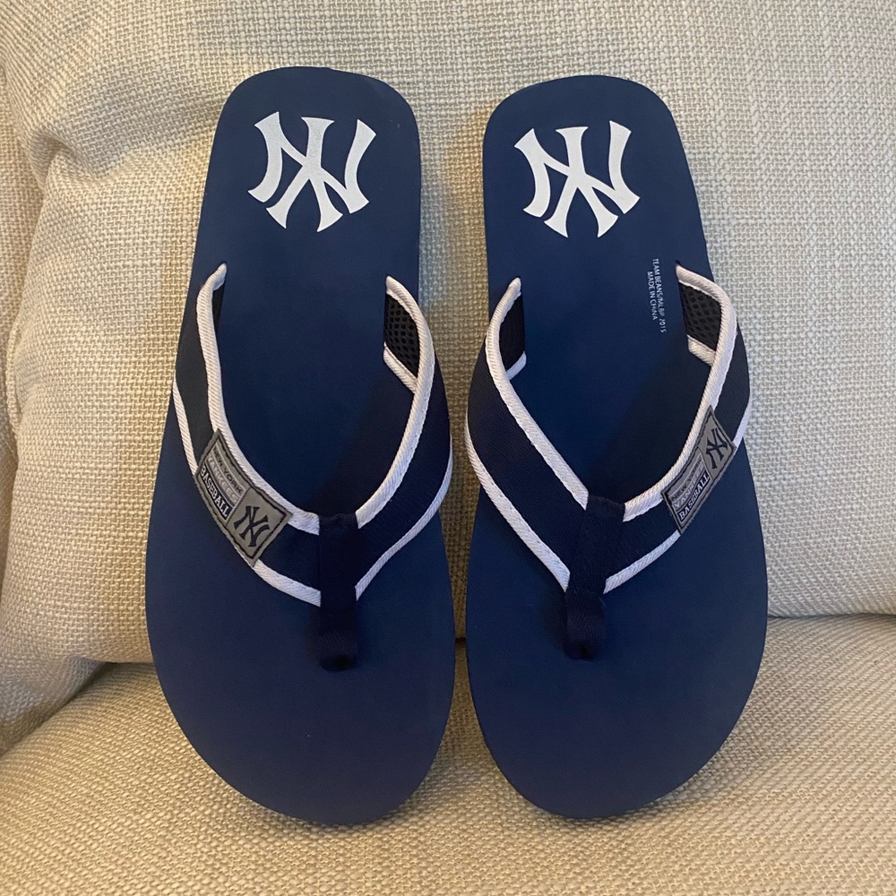 MLB New York Yankees Blue Sandals / Flip Flop’s/ Fabric Band/ Mens Size L